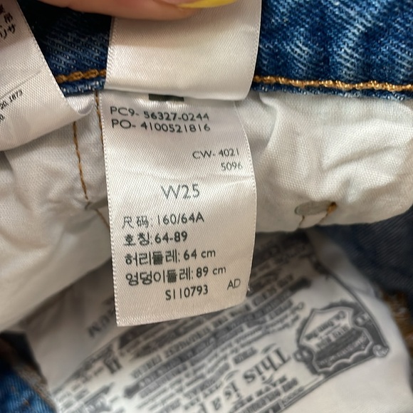 Levi’s jean shorts - Picture 3 of 3